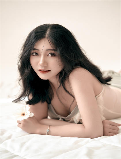 探秘《敬子的手》的文化符号与象征意义